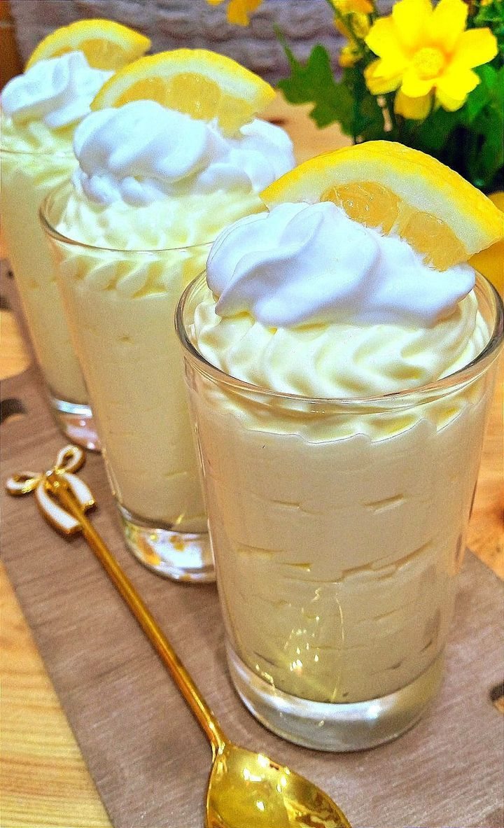 Mousse rinfrescante al limone senza uova: