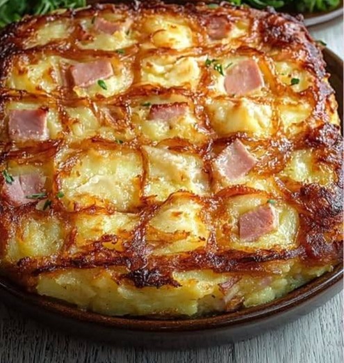 Torta di patate fondente con mucca che ride e prosciutto