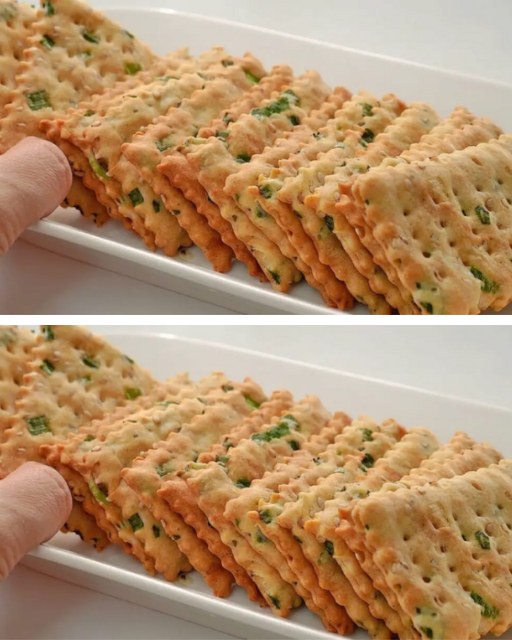 Come preparare dei cracker salati croccanti! Ricetta perfetta con cipolla verde
