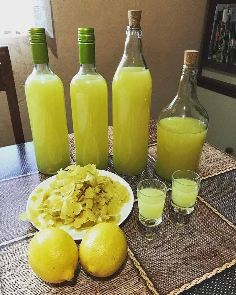 Come preparare il limoncello fatto in casa, facile e delizioso!