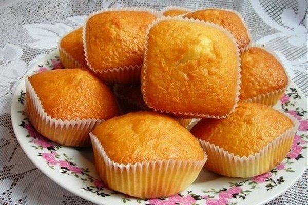 Ecco una ricetta semplice per i muffin alle mele che si avvicina al gusto tradizionale della torta di mele della nonna