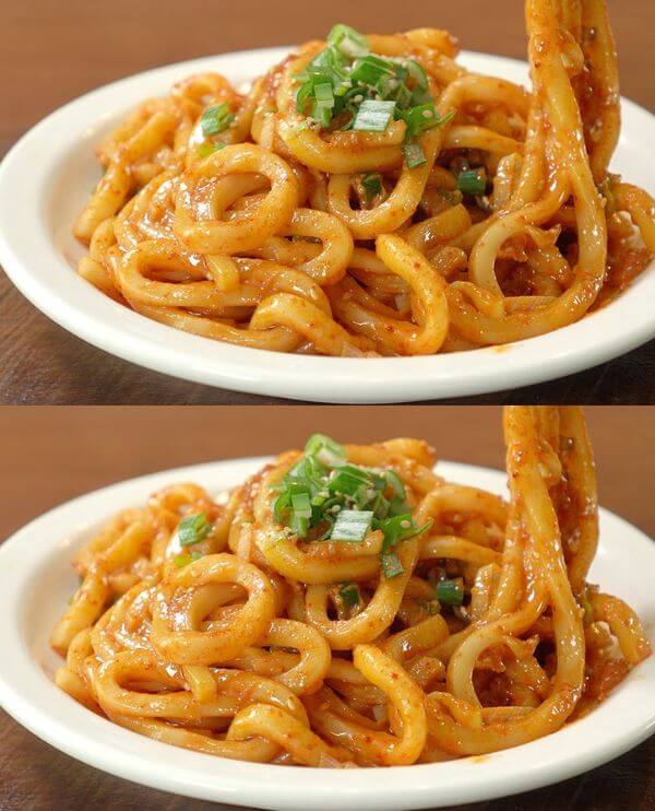 Tagliatelle piccanti al burro di arachidi: Ricetta super facile in 3 minuti