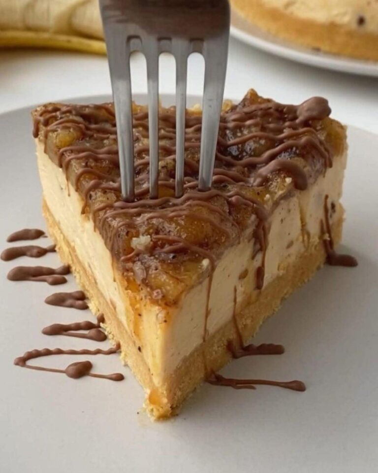 Torta di mele caramellate e mousse al caramello su pan di zenzero piccante