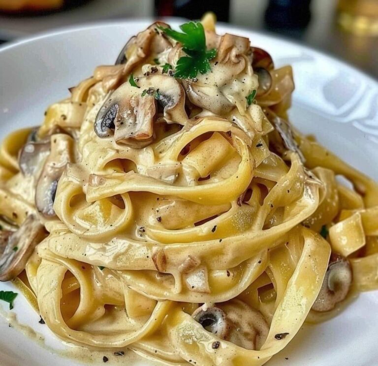 Tagliatelle con Crema di Parmigiano e Funghi Porcini