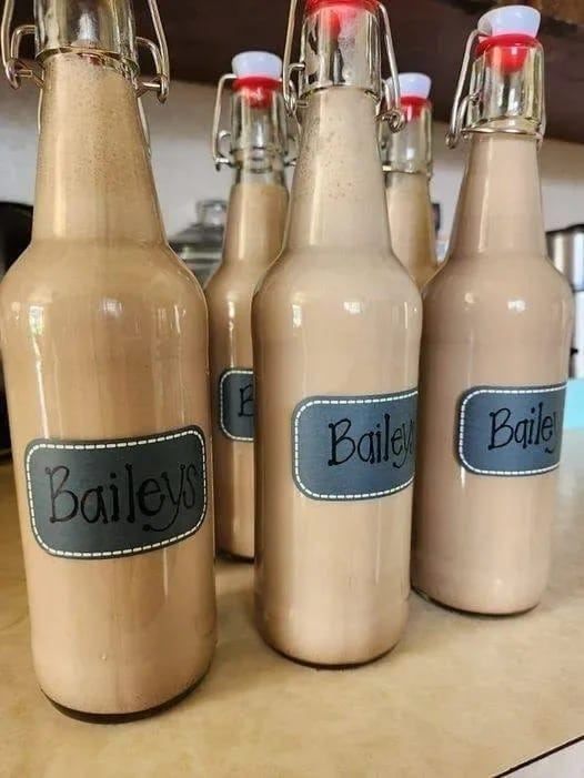 Come preparare il liquore al caffè Baileys fatto in casa in 5 minuti?