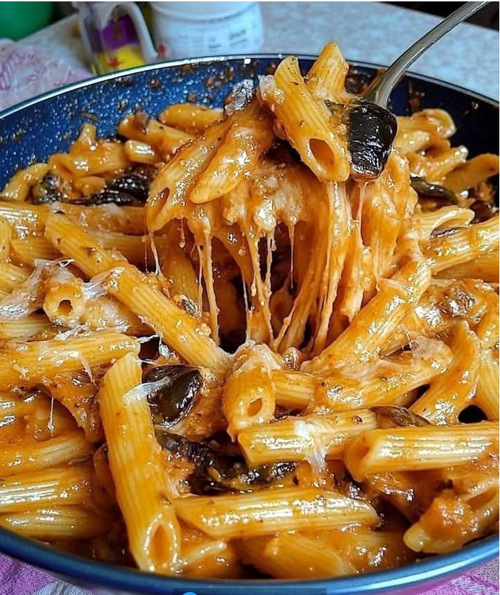 Pasta con Melanzane Fritte e Provola Affumicata: