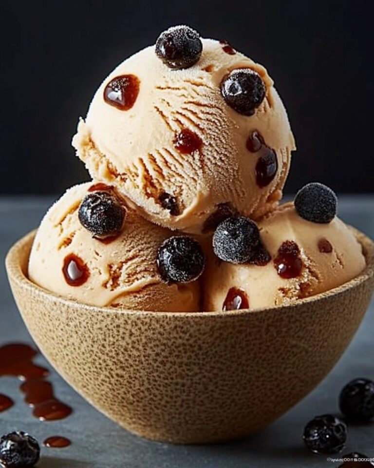 Gelato fatto in casa al rum con uvetta