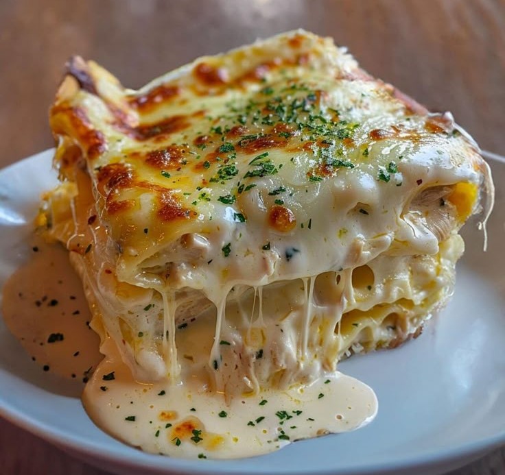 Lasagna fondente con pollo e salsa bianca cremosa