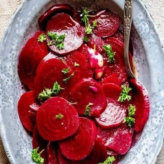 Il delizioso succo di barbabietola e limone pulisce i rifiuti del colon e fa perdere peso