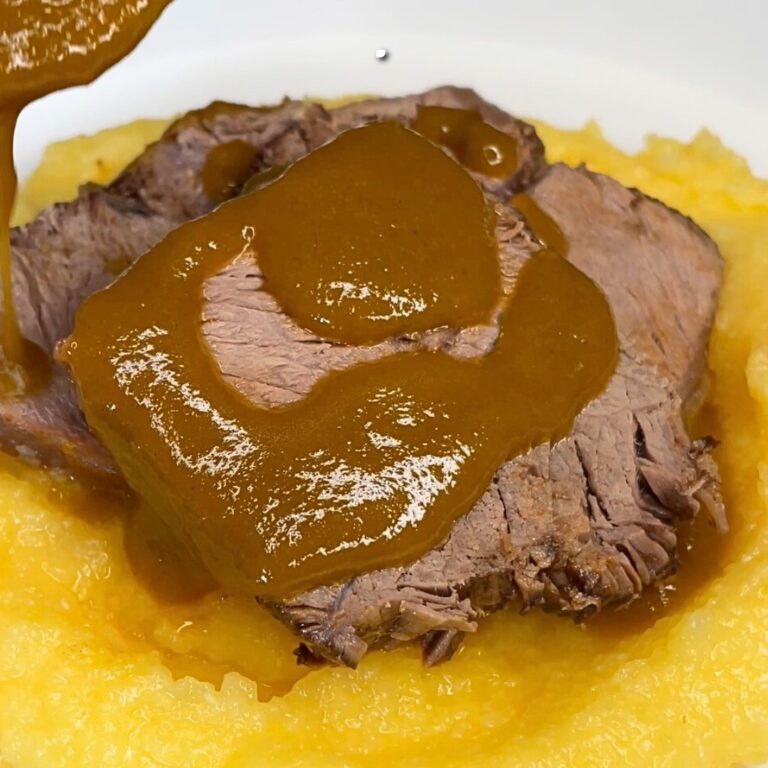 Brasato al vino rosso: la ricetta del secondo piatto succulento dalla rubrica Easy Gourmet