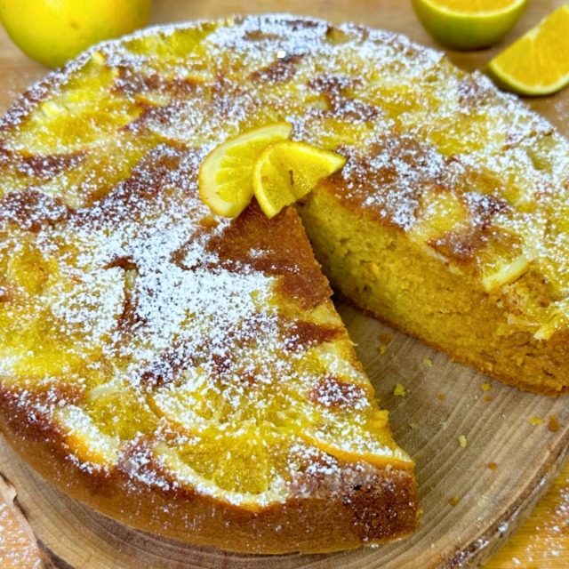 Torta all’arancia frullata: soffice, profumata e irresistibile