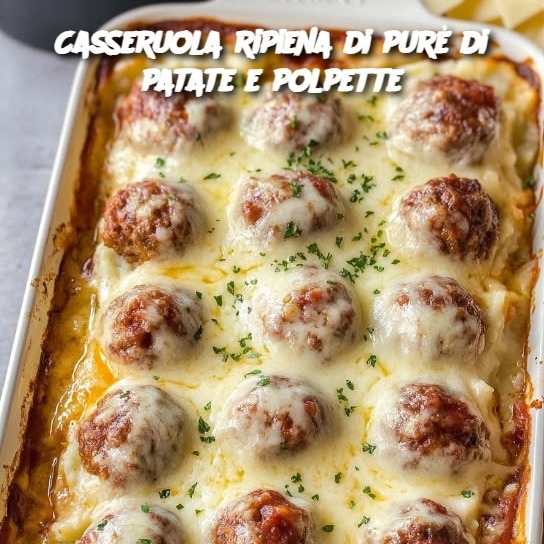 Casseruola ripiena di purè di patate e polpette