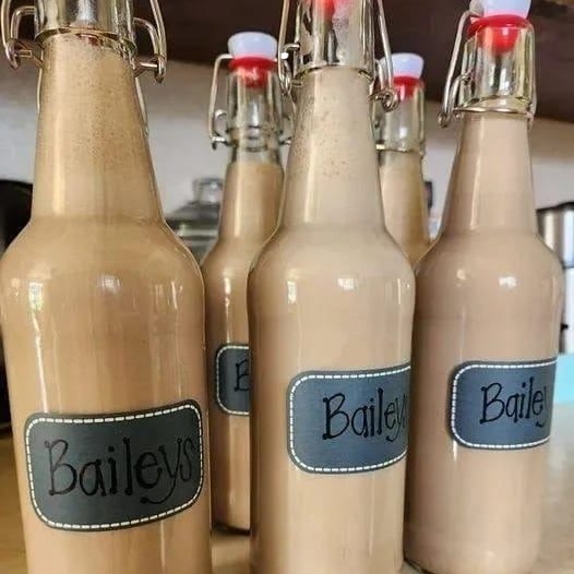 Come preparare il liquore al caffè Baileys fatto in casa in 5 minuti