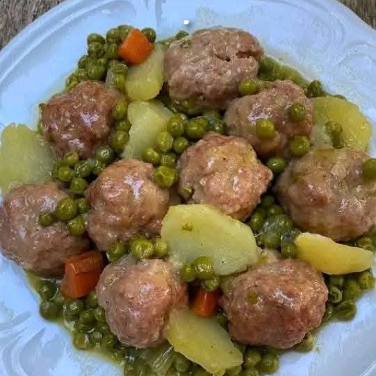 Polpette con i Piselli, Patate e Carote sono Troppo Buone