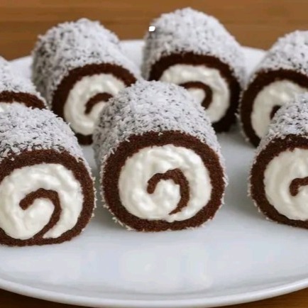 Rotolini dolci al cocco cacao e yogurt