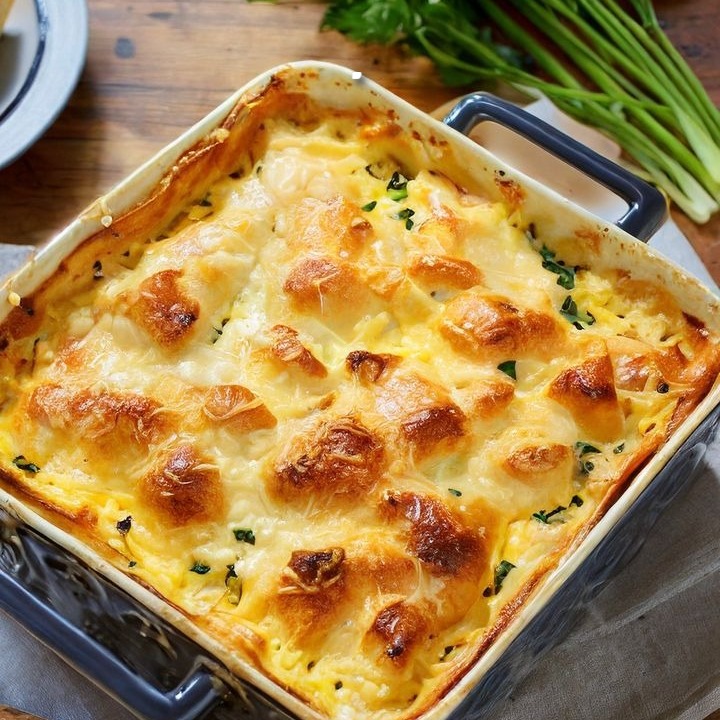 La copertura di questa torta di pollo magica è assolutamente da leccarsi i baffi! Da rifare assolutamente