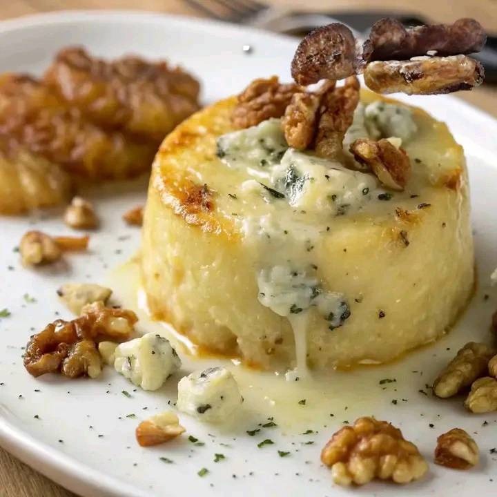 Tortino di Patate con Cuore Fondente di Gorgonzola e Noci