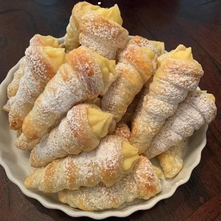 Cannoncini Ripieni Di Crema Italiana