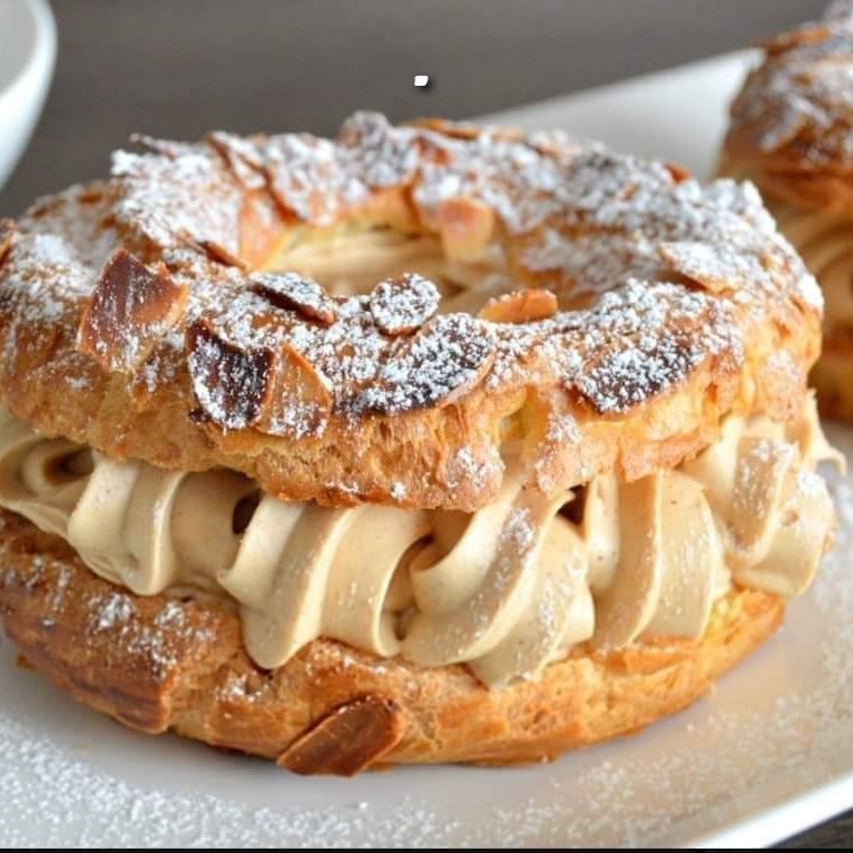 Corona croccante con crema pralinata: omaggio gourmet al Tour de France