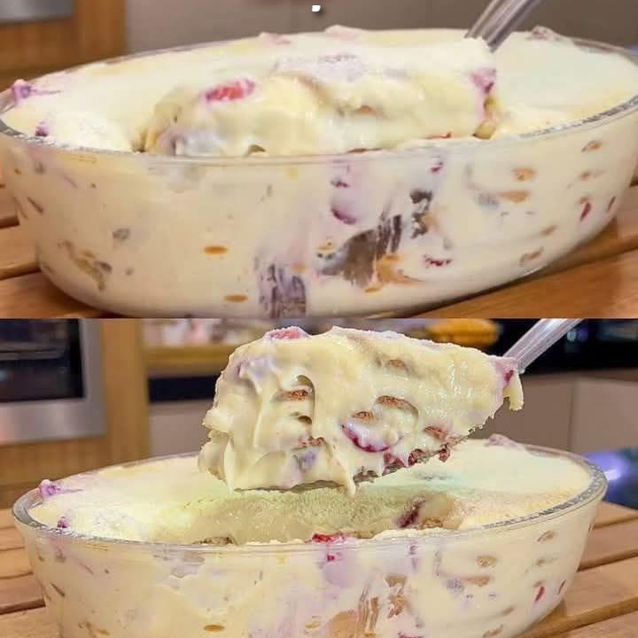 Dessert a strati con panna, biscotti e frutta