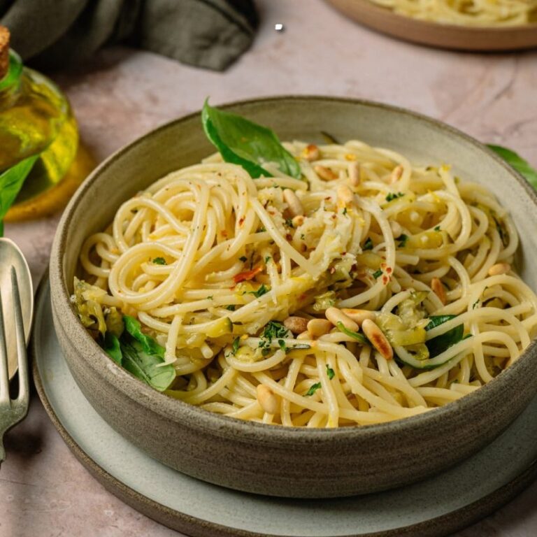 Pasta con zucchine, limone e basilico (4 porzioni