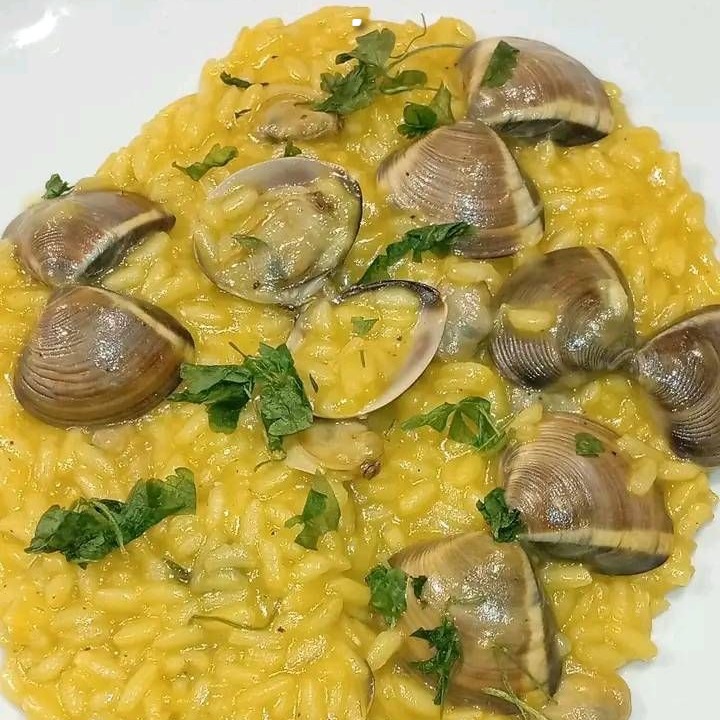 RISOTTO CON VONGOLE E ZAFFERANO. Saluti Paolo