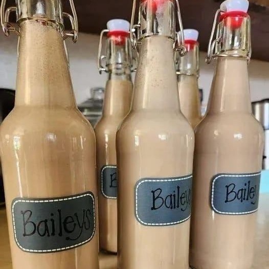 Come preparare il liquore al caffè Baileys fatto in casa in 5 minuti