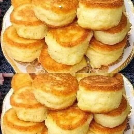 Una tazza di cibo atteso e un’intera montagna di cibo delizioso è pronta