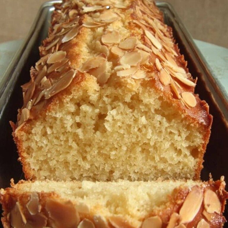 Torta con pasta di mandorle e fiori d’arancio