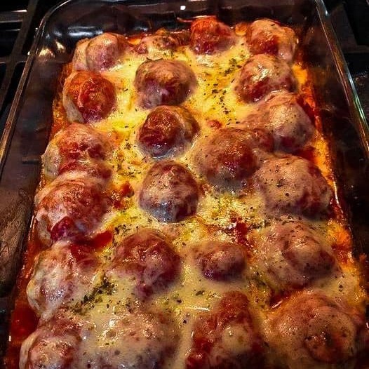 Versa e cuoci la casseruola di polpette