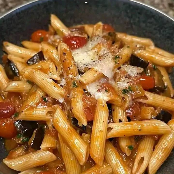 Pasta alla Siciliana un abbraccio di sapori che ti porteranno dritto in Sicilia