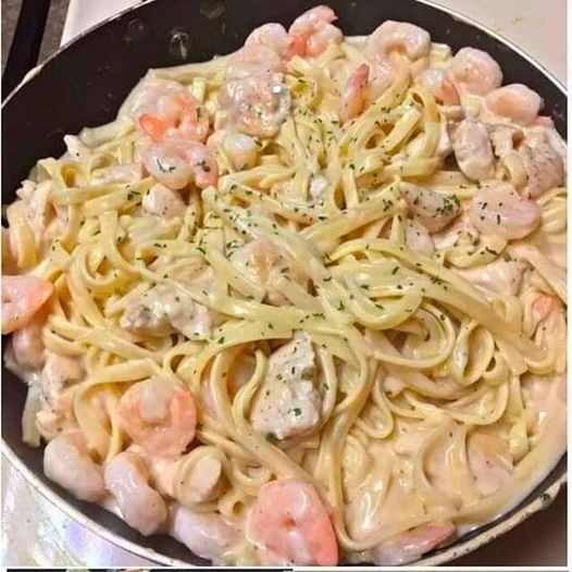 Spaghetti con crema di gamberetti.