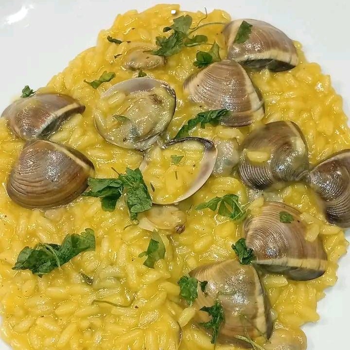 RISOTTO CON VONGOLE E ZAFFERANO. Saluti Paolo