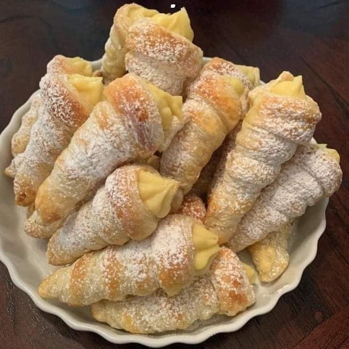 Cannoncini Ripieni Di Crema Italiana