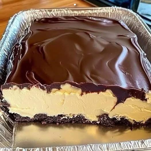 Torta Eclair al cioccolato senza cottura: il dessert ghiacciato con 5 ingredienti che sa di paradiso