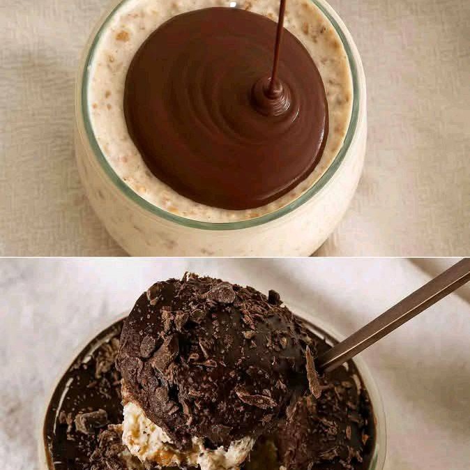 Dessert proteico al cucchiaio con yogurt e cacao proteica