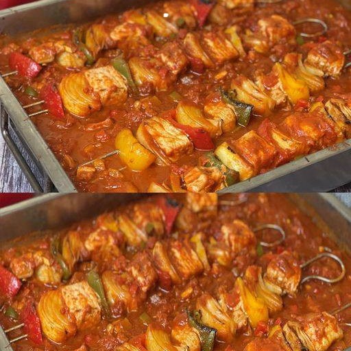 Fantastico shish kebab con salsa shish kebab fatta in casa