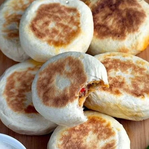 Ecco la ricetta dei Panini Marocchini in Padella, un’ottima proposta per la cena e un piatto perfetto da portare al lavoro. Sono ricchi di sapore e possono essere personalizzati secondo i propri gusti!