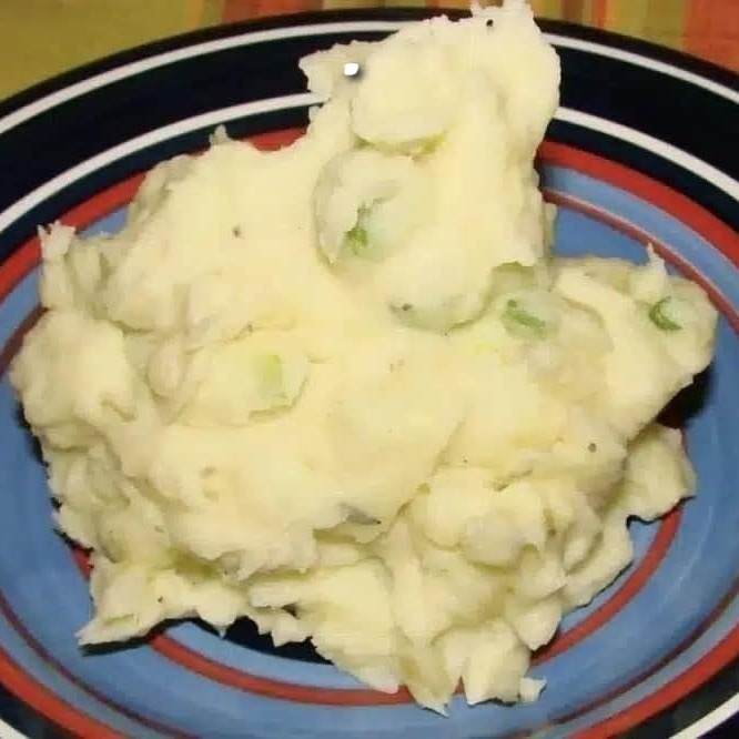 Motivo per cui non dovresti bollire il purè di patate in acqua!!