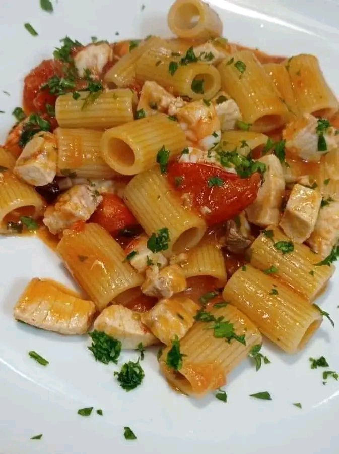 MEZZE MANICHE CON PESCE SPADA