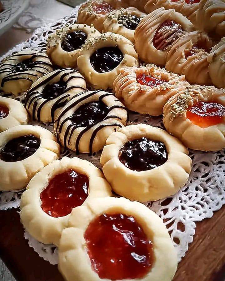 VASSOIO DI BISCOTTINI DI FROLLA RIPIENI