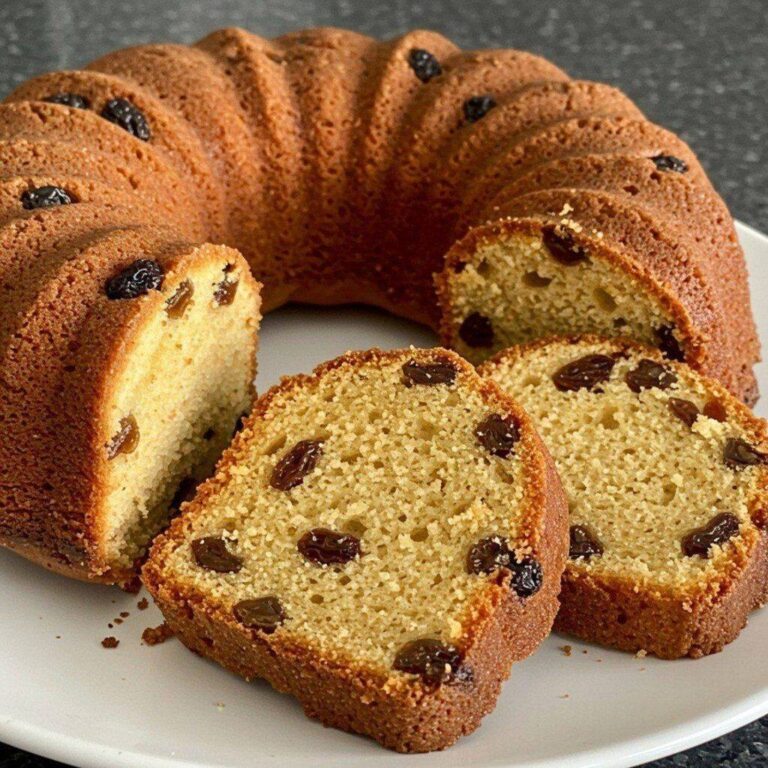 Come preparare la torta al rum e uvetta