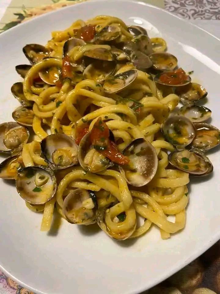 SCIALATIELLI CON VONGOLE E POMODORINI
