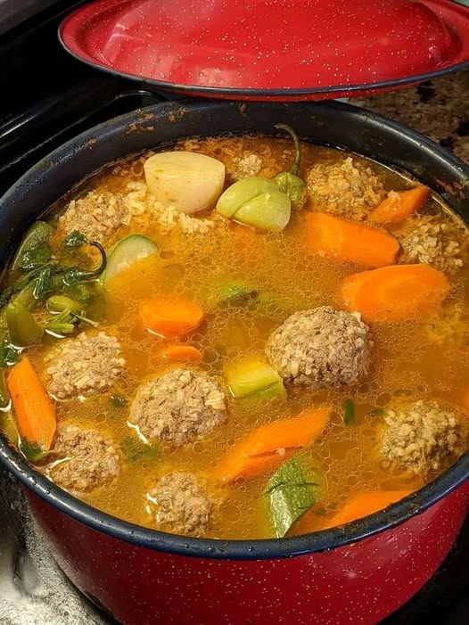 Brodo di polpette con verdure