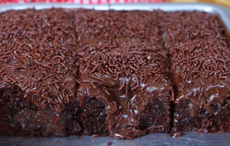 Torta al cioccolato umida perfetta che vorrai preparare tutta la settimana