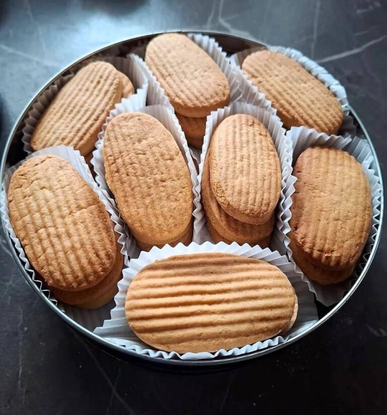 BISCOTTI CON VANIGLIA MIELE E PANNA
